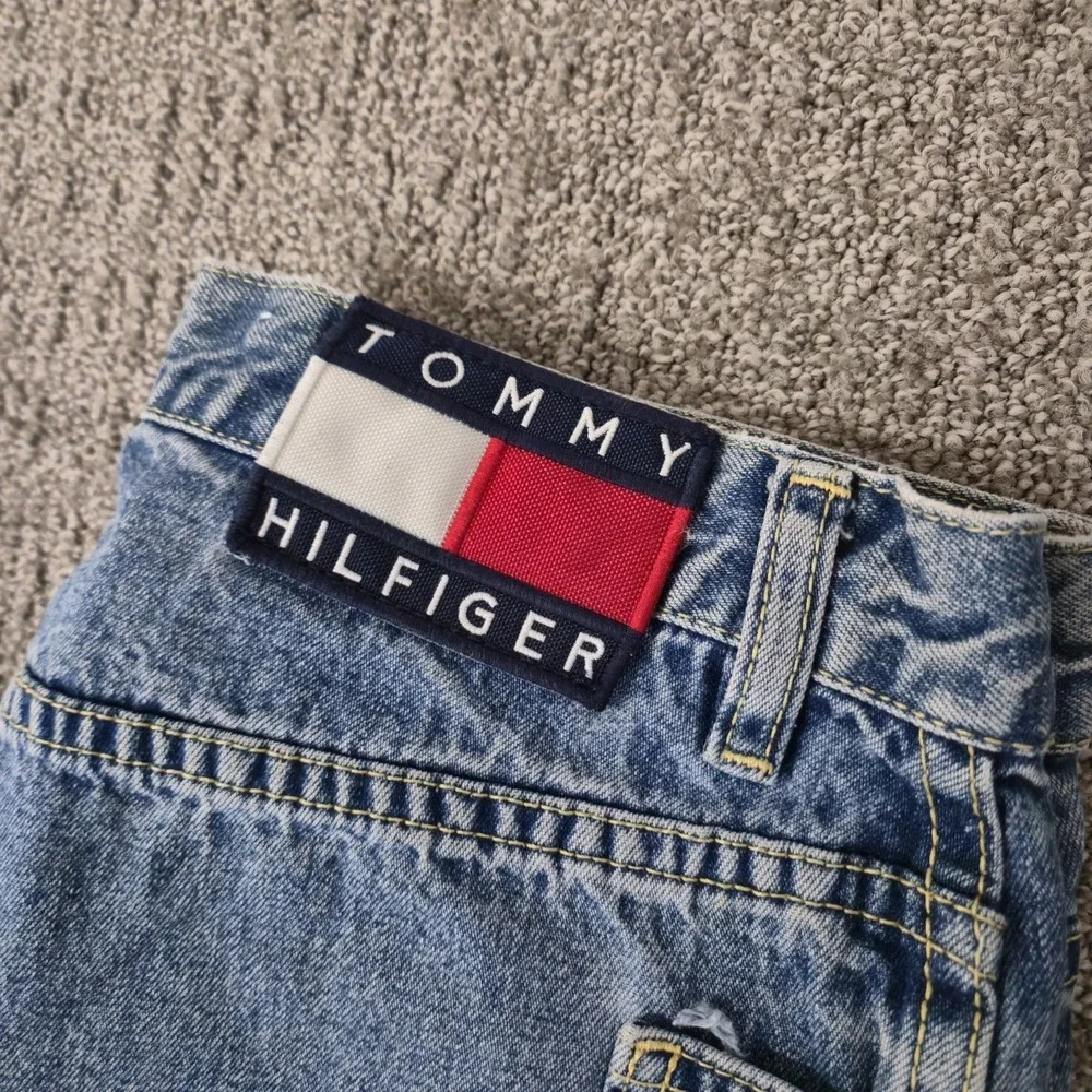 Vintage Tommy Hilfiger Skater Jeans Big Flag Size 9 Blue Denim Wide Leg Y2K - Picture 2 of 10